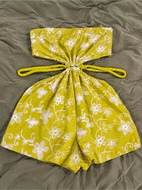 SHEIN Chartreuse Floral Embroidered Cutout Romper 🌿✨